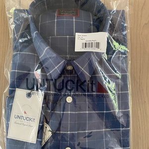 Untuckit button down